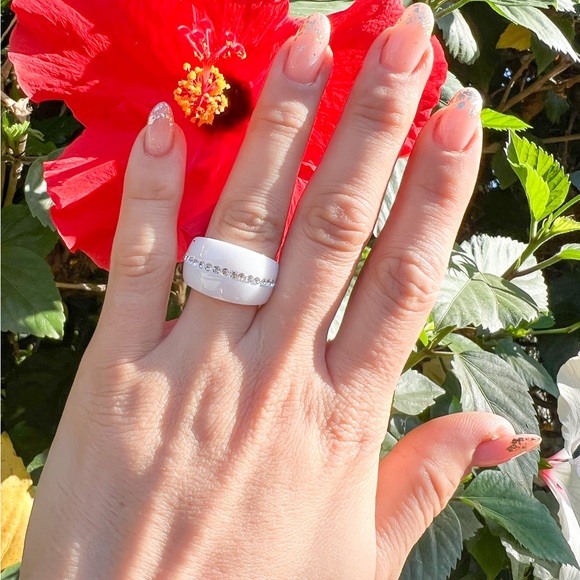 Luxury White Ceramic Rings with Crystals 2022 Woman Fashion Rings Size 8 - Picture 3 of 4